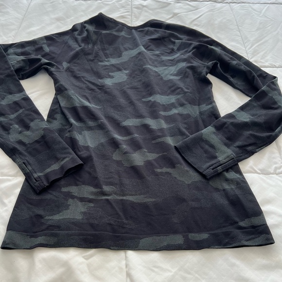 Athleta Seamless Long Sleeved Tee Medium - Picture 2 of 3